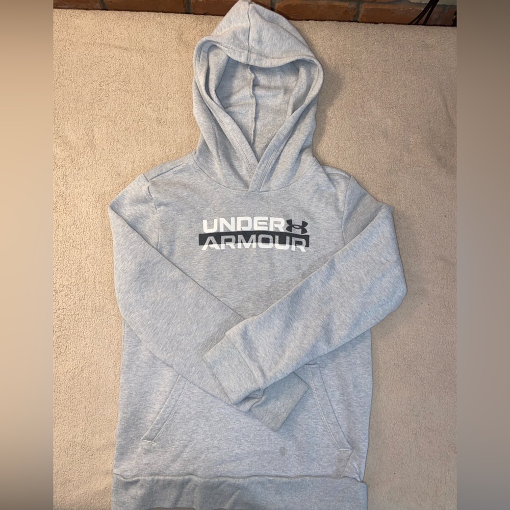Boys Under Armour Size Small Sweatshirt